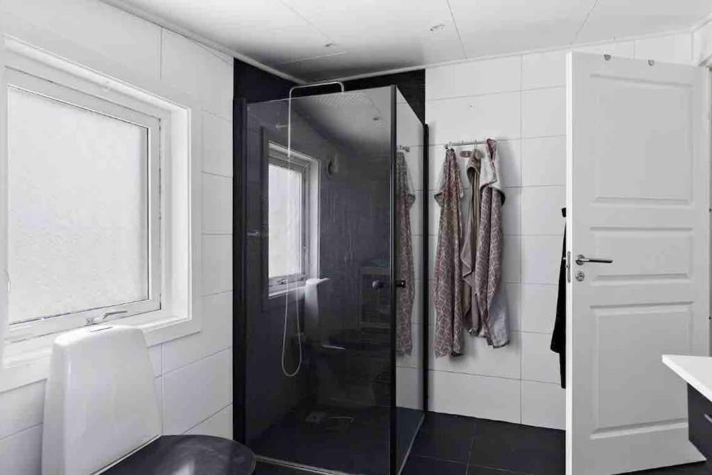 Mysigt Hus Med Natur & Jacuzzi I Olofstorp 예테보리 외부 사진
