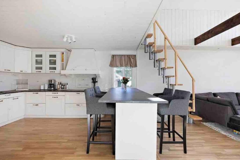 Mysigt Hus Med Natur & Jacuzzi I Olofstorp 예테보리 외부 사진