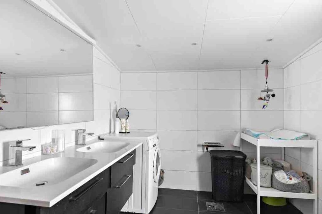 Mysigt Hus Med Natur & Jacuzzi I Olofstorp 예테보리 외부 사진